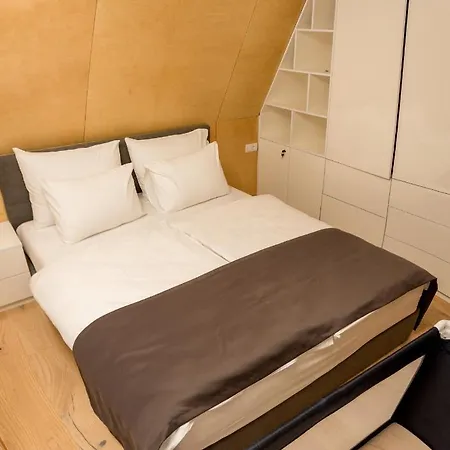 Villa Rusovo Village *